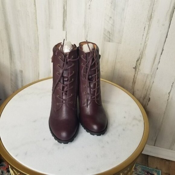 Style & Co Cassyn Lace-Up Lug Sole Booties Wine 10M - Picture 5 of 6